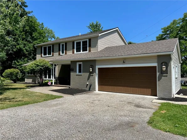 11321 Highland View Dr, Chardon, OH 44024