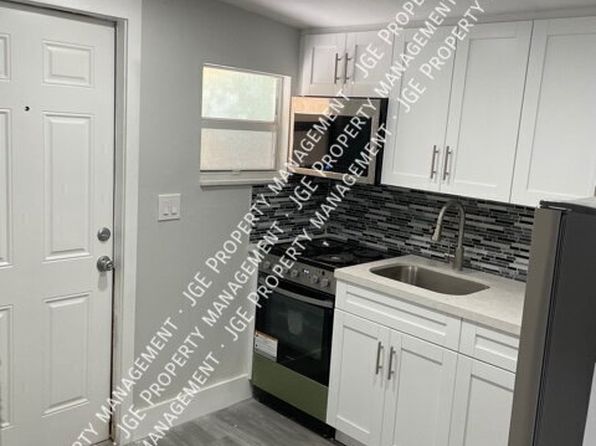 2154 NE 168th St UNIT R