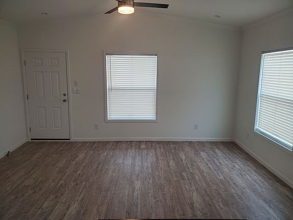 4th image of 719 Chalet Ave