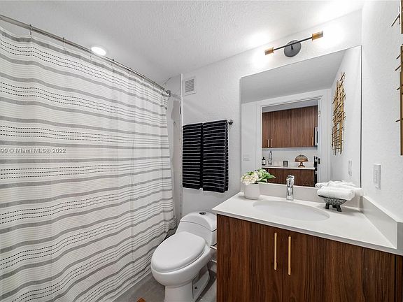 4th image of 1950 W 49th St #215