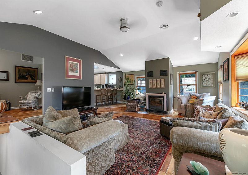 3rd image of 430 N Greenbush Road