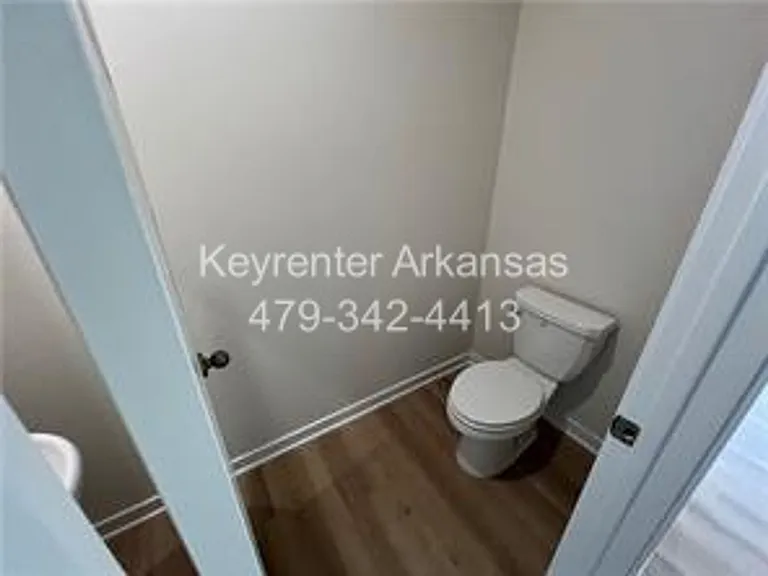 4808 Planetree St — Photo 7