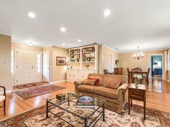 5th image of 55 Grandview Pl
