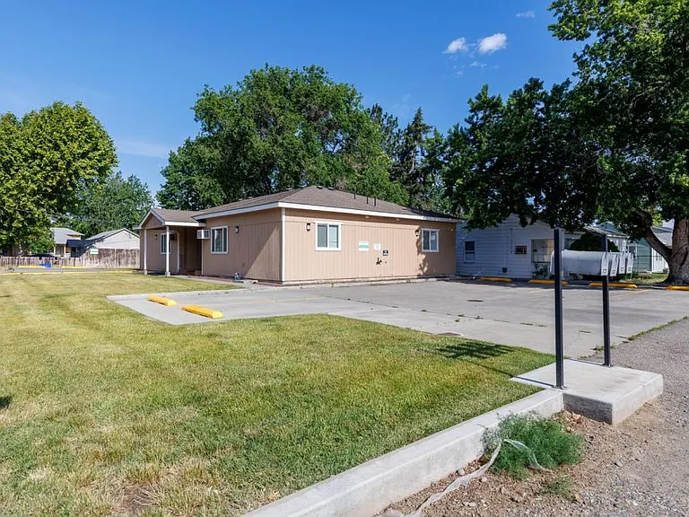 920 W Entiat Ave #B — Photo 2