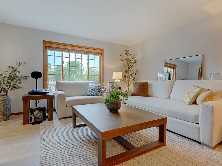 S79W17090 Pamela Ct — Photo 7