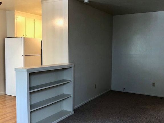 3rd image of 130 Towne Ter #10260385