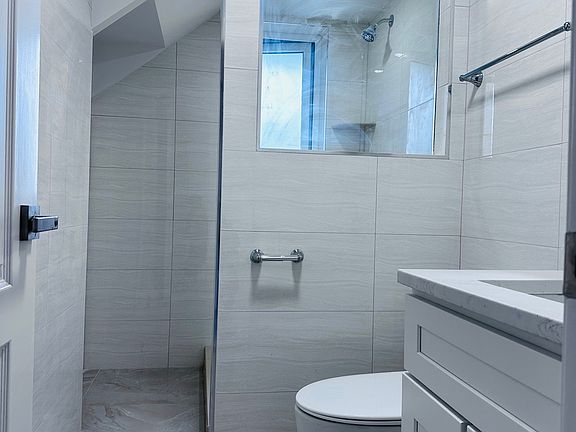 4th image of 45 Parsons Blvd #2