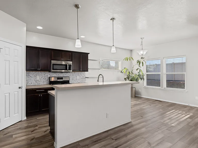 3145 S Mystic Seaport Ave — Photo 11