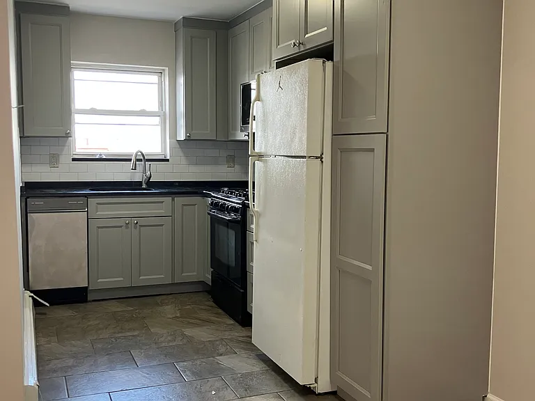 16 Western Ave #3 — Photo 4