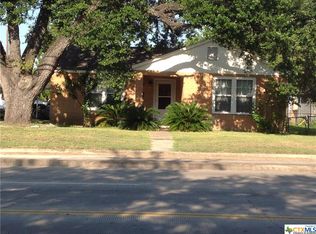 1204 N Ben Jordan St, Victoria, TX 77901