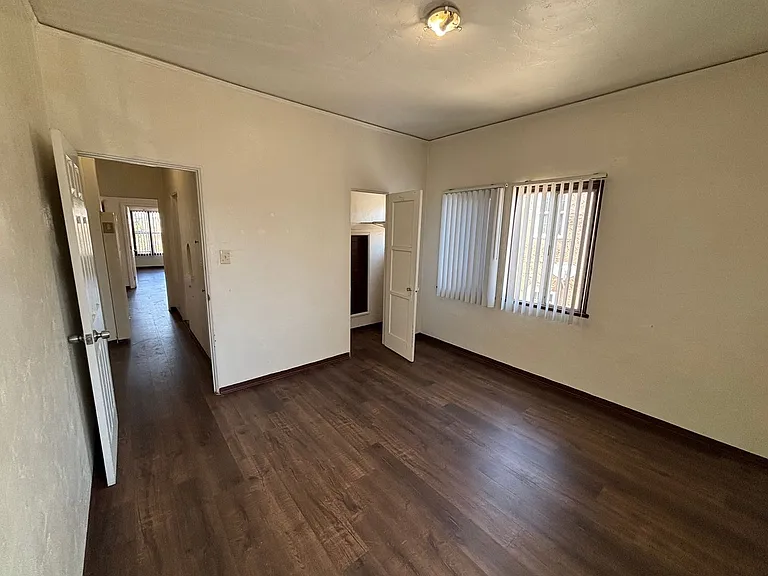 920 Spence St — Photo 8