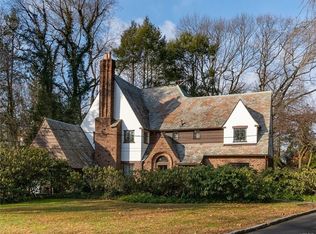 17 Oak Ln, Scarsdale, NY 10583