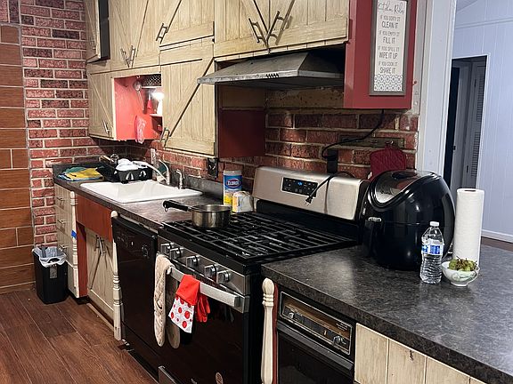 2nd image of 2110 Laura Ln #1