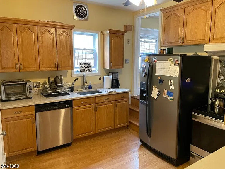 26 Parkway W — Photo 11