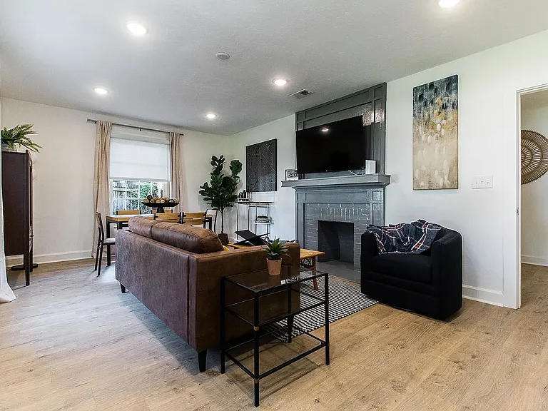 919 SW 6th Ave — Photo 9