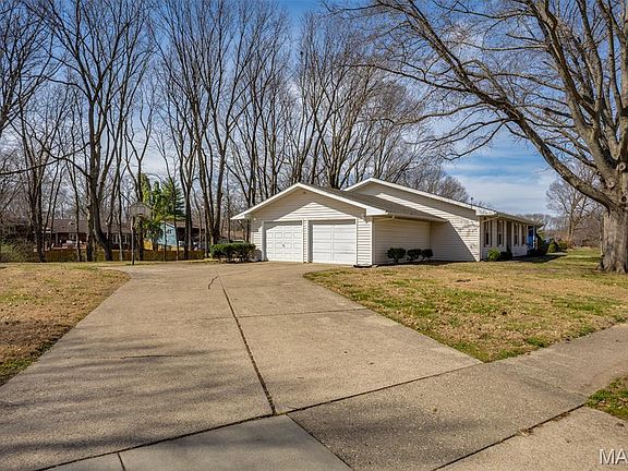 2nd image of 2900 W Lawrence Ave