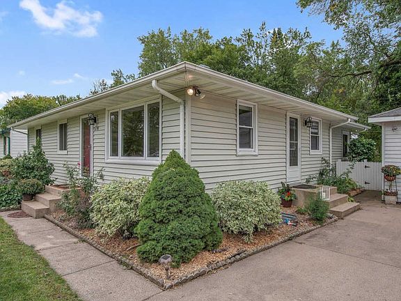3rd image of 1698 Oakwood Dr