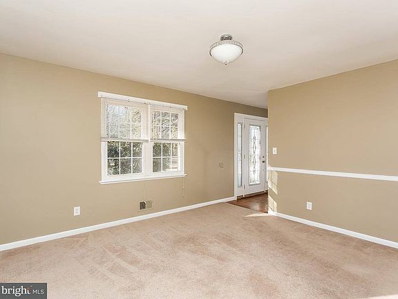 5th image of 1403 Pleasant Valley Dr