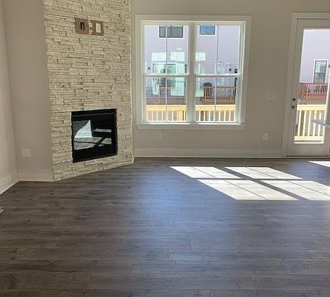 3rd image of 235 Fairview Cir
