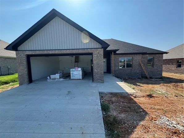1037 Cook St, Pea Ridge, AR 72751