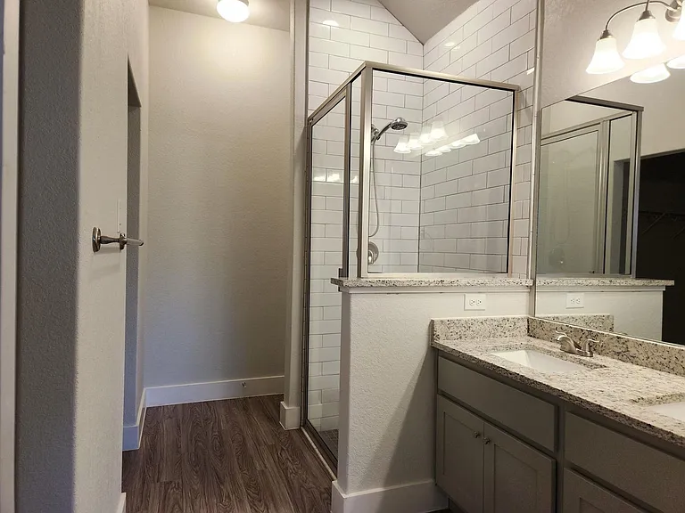 303 Winston Dr — Photo 12