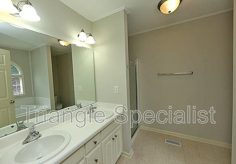 6004 Sweden Dr — Photo 7