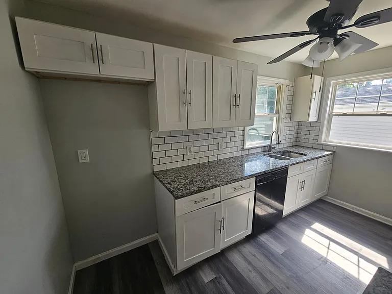 20630 Morris Ave — Photo 4
