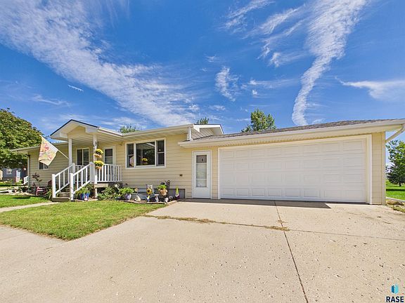 2nd image of 522 Cambridge Dr