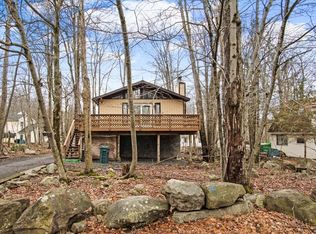 8062 Red Squirrel Dr, Tobyhanna, PA 18466