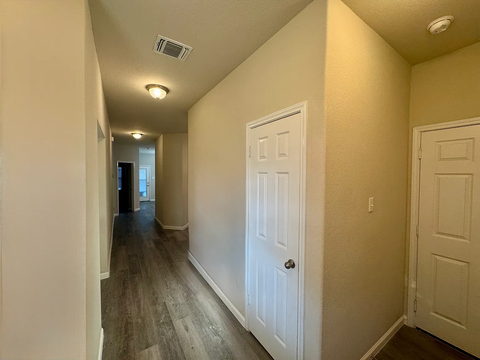 4 bed, 1898 sqft, $2,350 — Photo 2