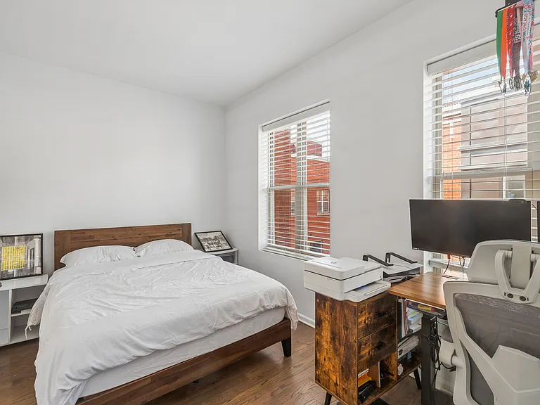 2504 S Calumet Ave — Photo 12