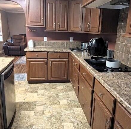 2nd image of 13 Tree Side Ln