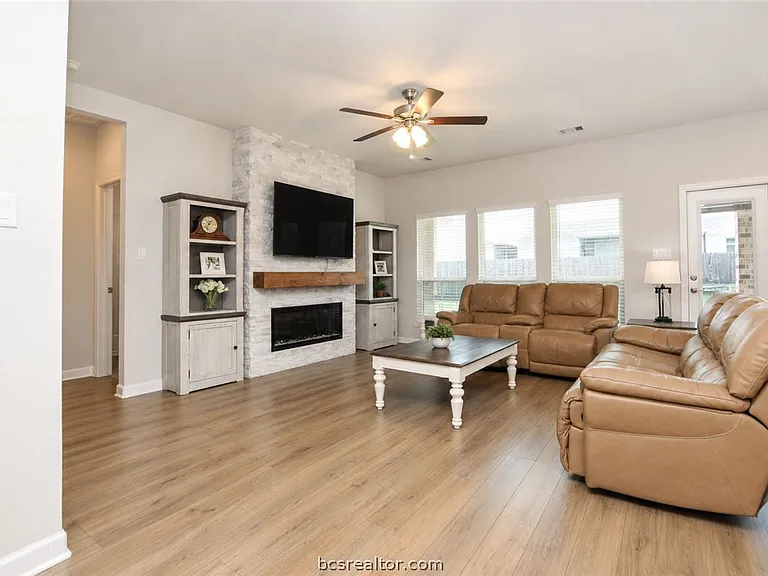 6215 Rockford Dr — Photo 3