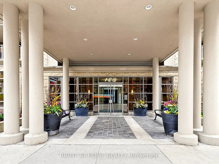 123 Eglinton Ave E #Penthouse 4 — Photo 2