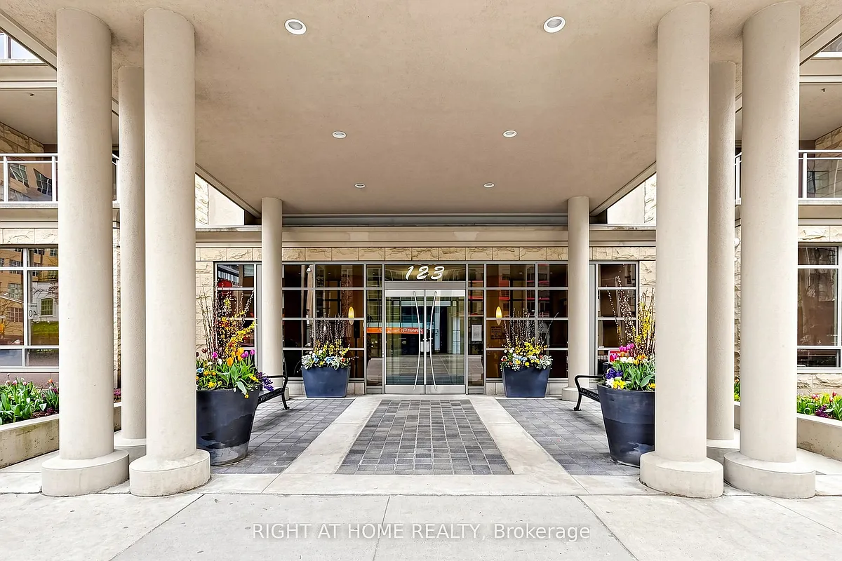 Building Photo - 123 Eglinton Ave E #Penthouse 4