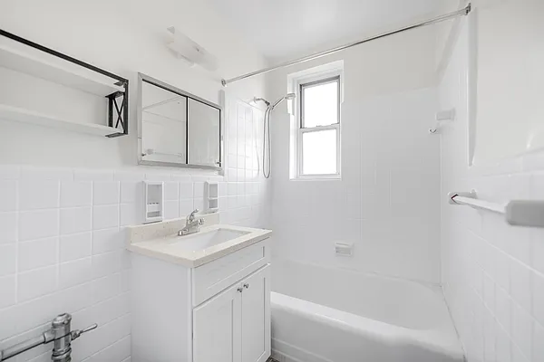 Rented by TwoRealEstate LLC | media 10