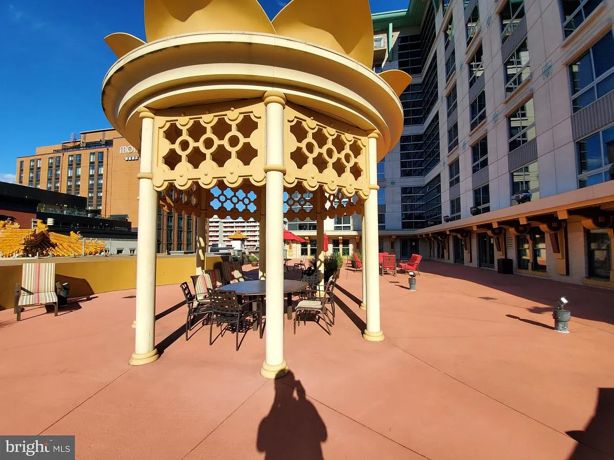 2 bed, 2.0 bath, 1020 sqft, $3,000 — Photo 2