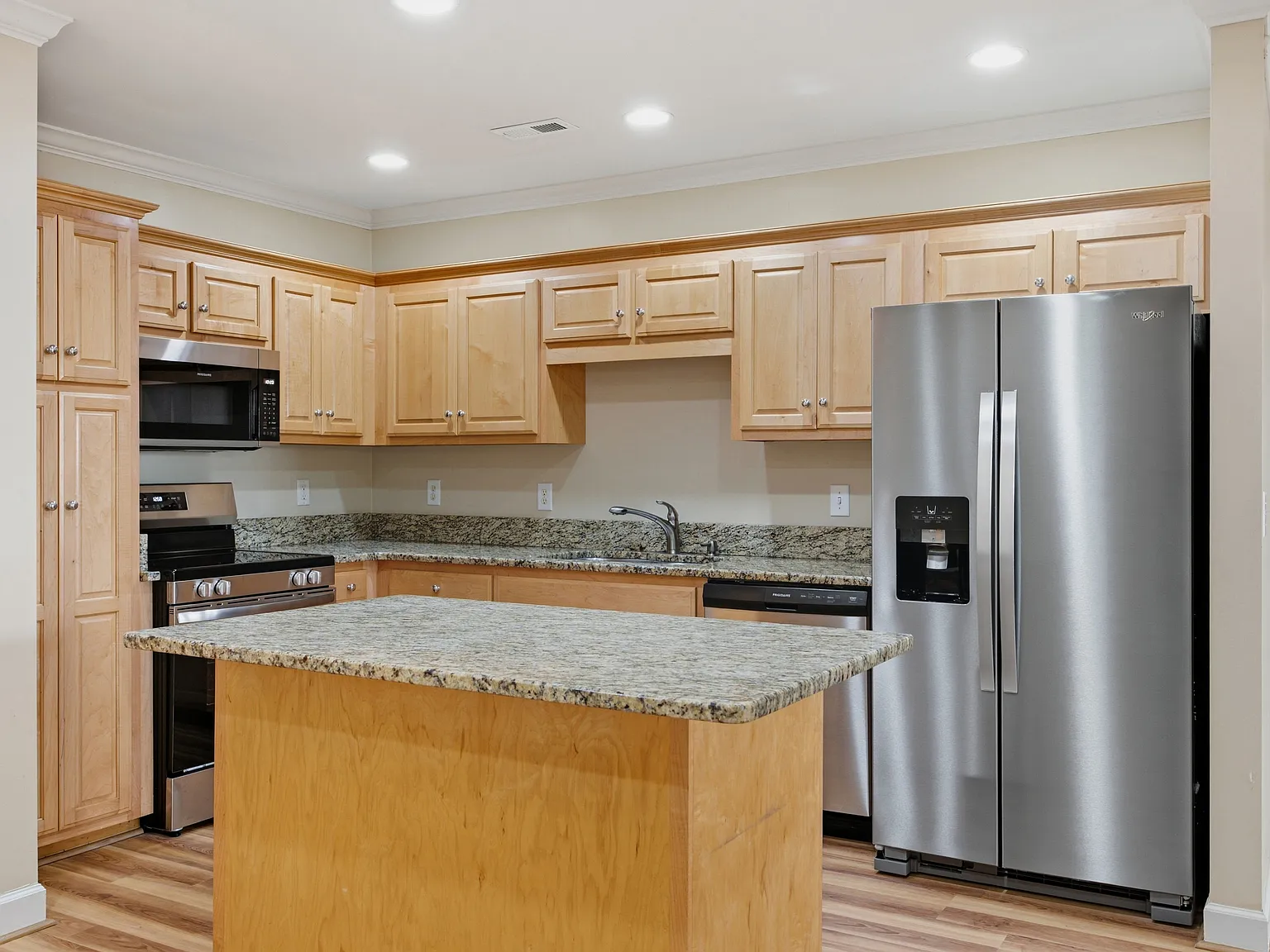 2 bed, 2.5 bath, 1462 sqft, $2,750 — Photo 3