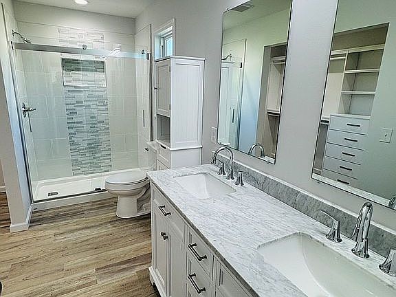 2nd image of 729 Tracy Rd