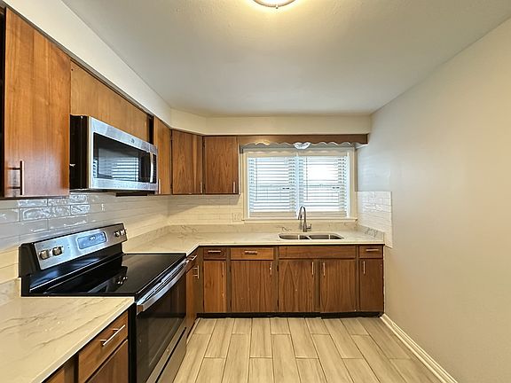 3rd image of 8644 Skokie Blvd #601