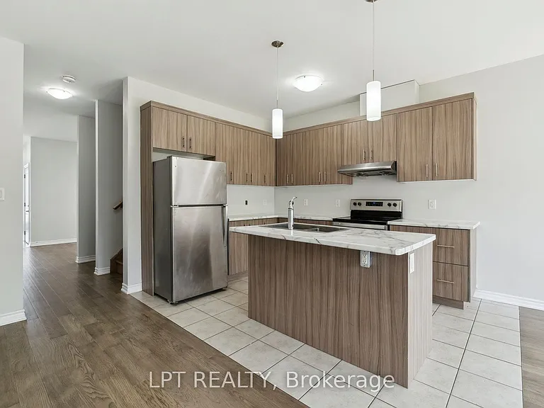 217 Louise St — Photo 6