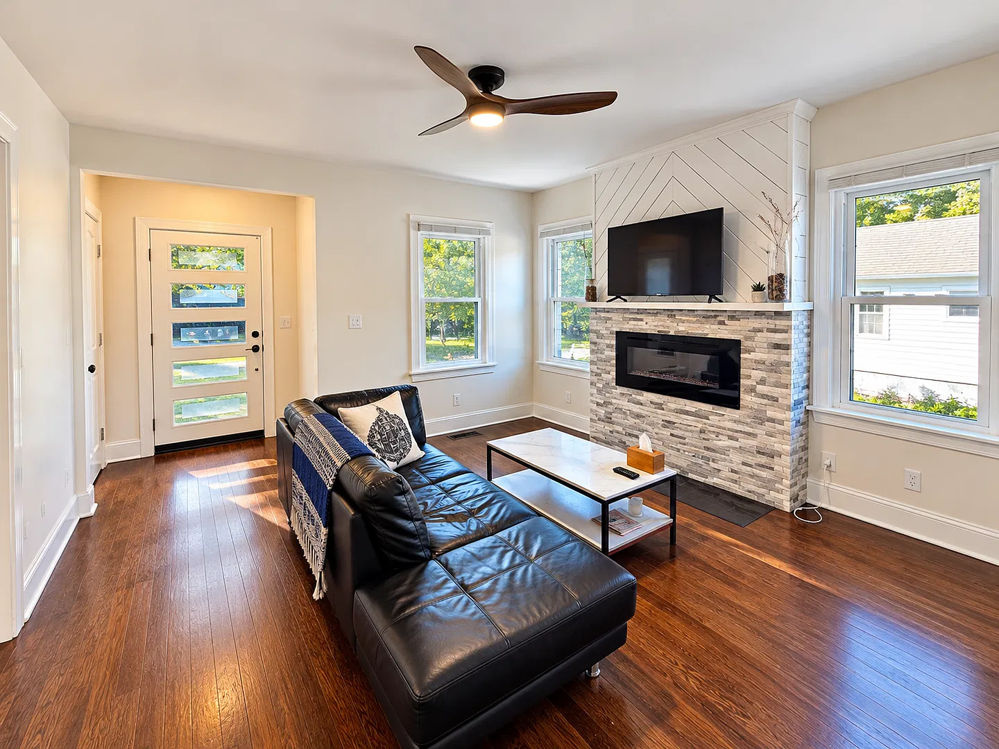 Bowman Field Two Bedroom House! — Photo 2