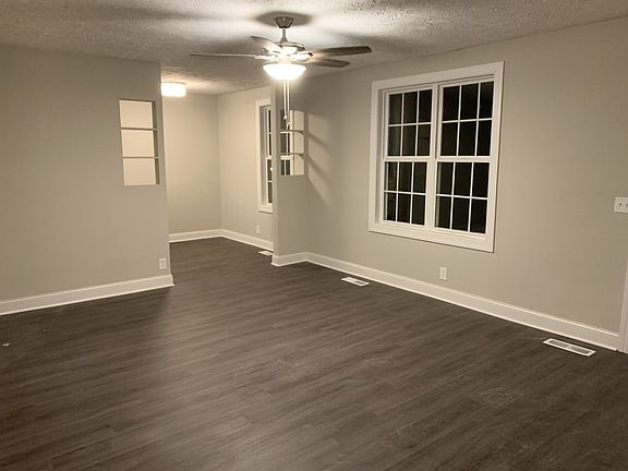 3rd image of 474 Meadowlark Dr