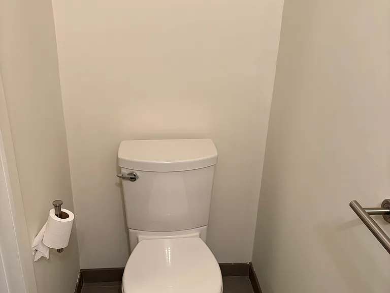 Basement 1/2 bathroom