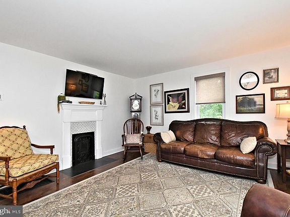 5th image of 1118 Cornwells Ave
