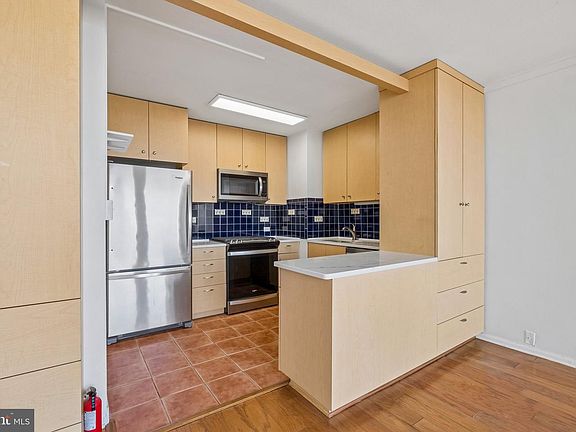 5th image of 210 Locust St #18HW