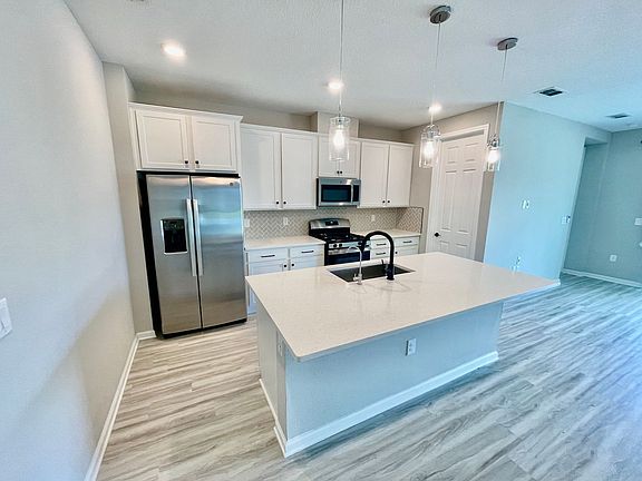 3rd image of 75920 Saffron Ln