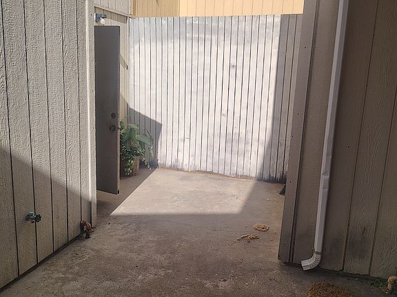 2nd image of 829 NW 111th St