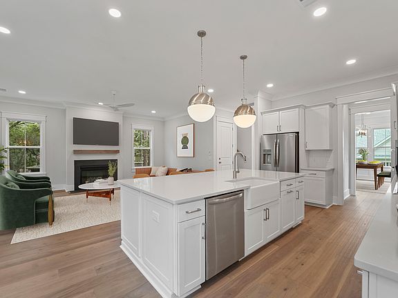 4th image of 1892 Grover Dr