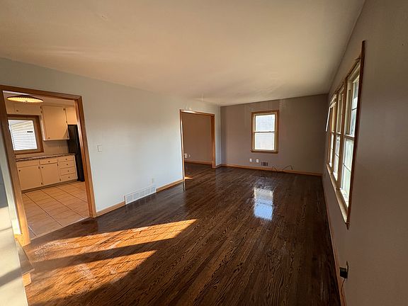 2nd image of 5027 N Woodland Ave